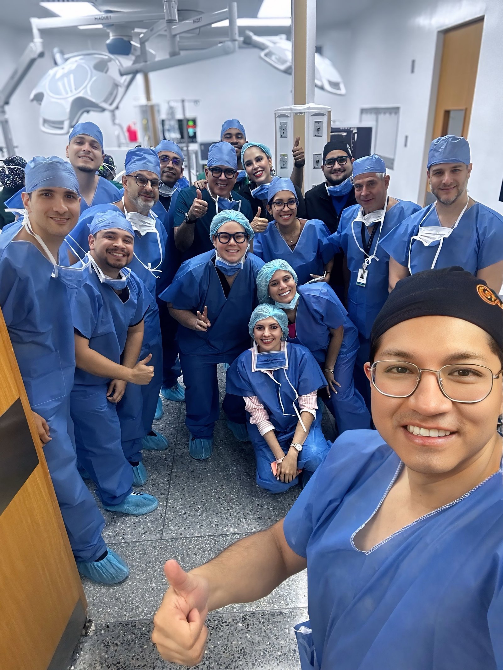Capacitación médica internacional con práctica clínica guiada