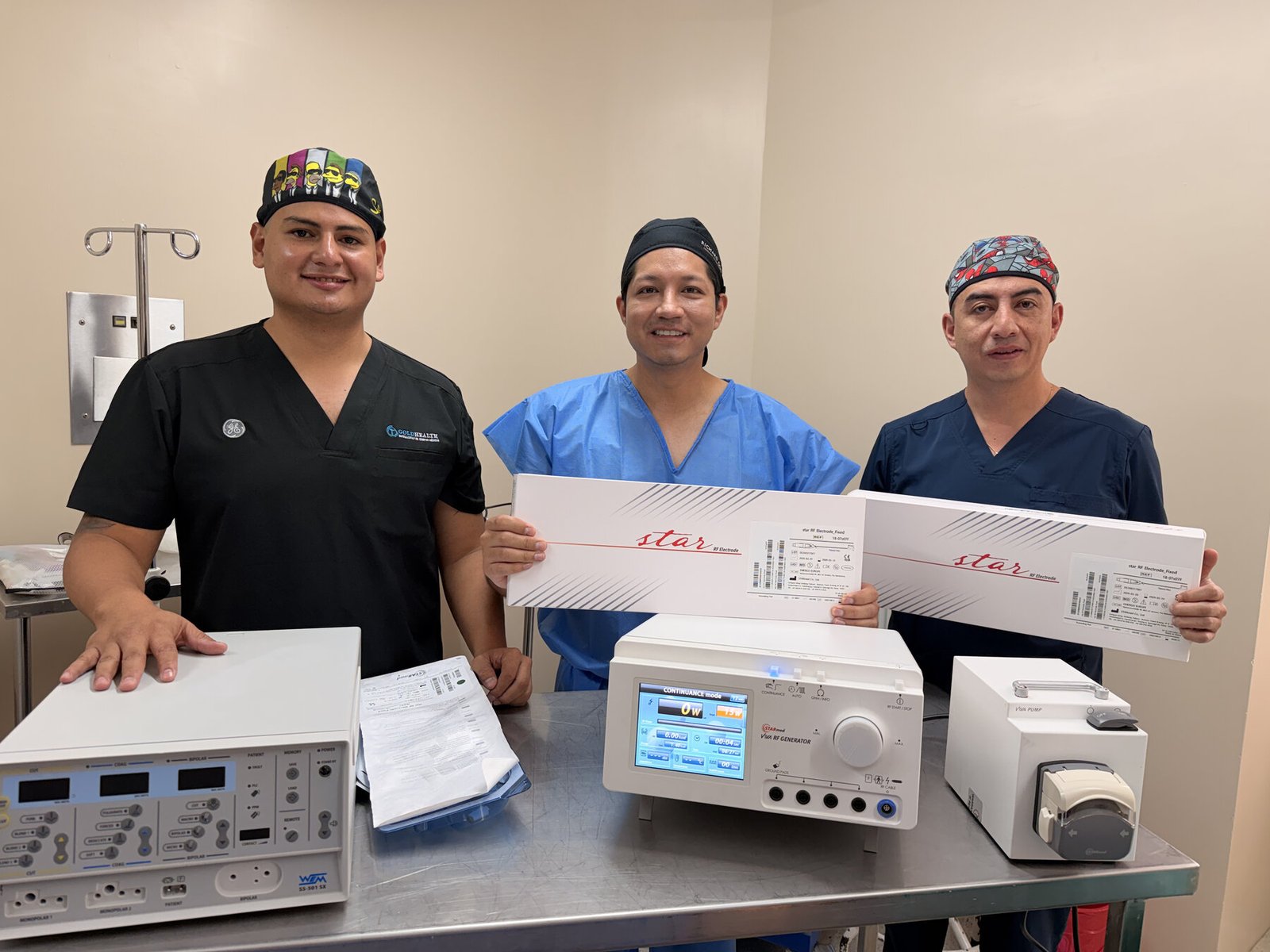 Profesionales de la salud participando en entrenamiento clínico